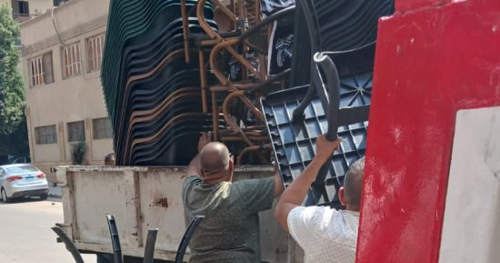 حملات مكثفة تحاصر إشغالات وتعديات المحال على الطريق العام بحى العجوزة.. صور