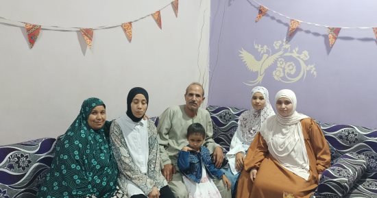 انتصرت على ضمور المخ.. سارة أول خريجة من طلاب الدمج بعلوم بنى سويف بتقدير جيد جدا