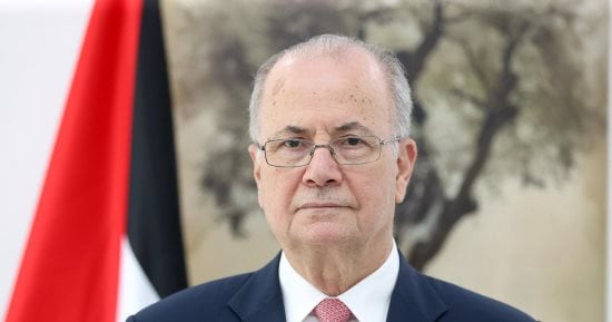 رئيس وزراء فلسطين يبحث مع مسئول أوروبي مستجدات الأوضاع بالأراضي المحتلة