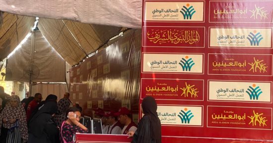 مؤسسة أبو العينين تبدأ توزيع أكثر من 300 ألف علبة حلوى المولد.. صور