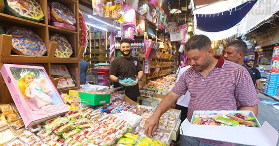 حلاوة زمان عروسة حصان.. انتعاش حركة بيع حلوى المولد 