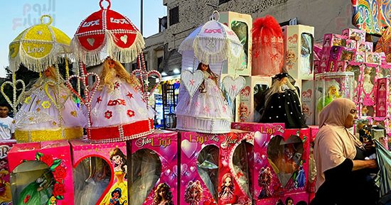 حلوى المولد تزين شوارع القاهرة