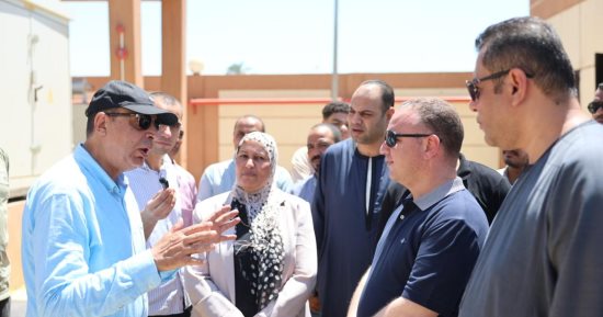محافظ المنيا يتابع أعمال محطة رفع صرف صحي بقرية بني حافظ بملوي