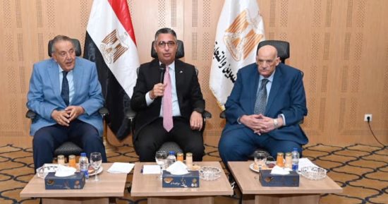 وزير التموين يبحث ملف الخبز الحر بأسعار وأوزان مناسبة
