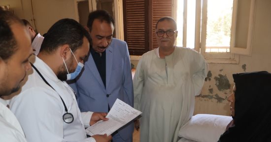 محافظ سوهاج يزور مستشفيات البلينا والحميات.. ويتفقد أعمال محور دار السلام 