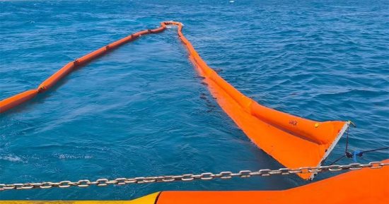 جنوب سيناء تكثف جهودها لاحتواء تسرب زيتي بالمنطقة البحرية لرأس بدران