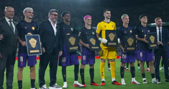 نادى إلتشى يكرّم نجوم برشلونة المتوجين بكأس العالم مع منتخب إسبانيا