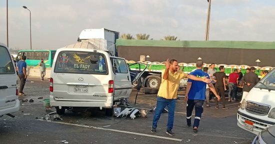 مصرع شخص وإصابة آخر في حادث تصادم سيارة نقل ودراجة نارية في ميت غمر