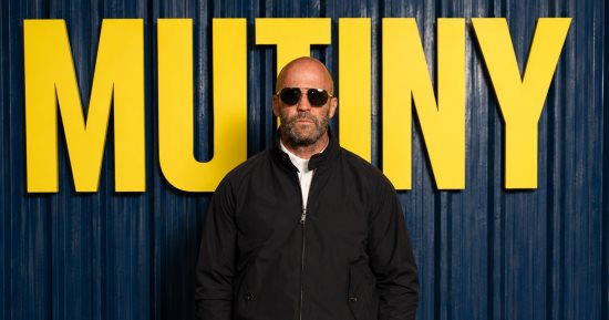 إشادة كبيرة بأداء النجم العالمى جايسون ستاثام فى فيلم Mutiny