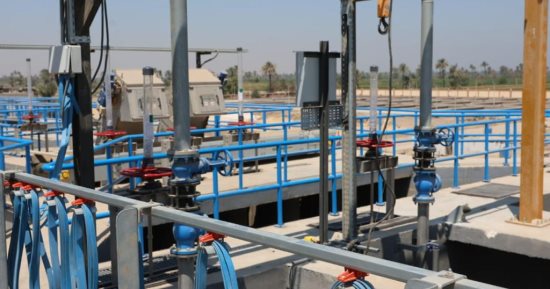 محطات مياه وصرف صحى بالمنيا تروى حكاية عمل منذ عامين لتوفير كوب مياه نظيف للأهالى.. المحافظ: 522 مشروعا في 174 قرية بالمراكز المستهدفة.. ورئيس الشركة: تسريع وتيرة العمل للالتزام بالجدول الزمنى.. صور