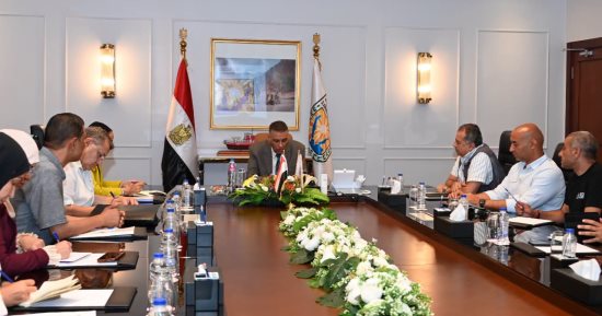 محافظ جنوب سيناء يبحث مع غرفة الغوص والأنشطة البحرية دعم القطاع وتعزيز التعاون