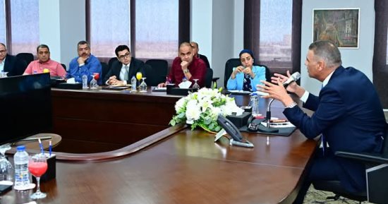 محافظ جنوب سيناء يبحث مع مستثمري نويبع وطابا سبل تنشيط السياحة