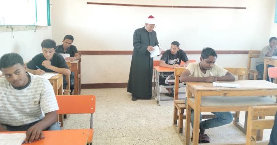رئيس منطقة الإسماعيلية الأزهرية يتفقد لجان الثانوية بفايد ويشدد على الانضباط