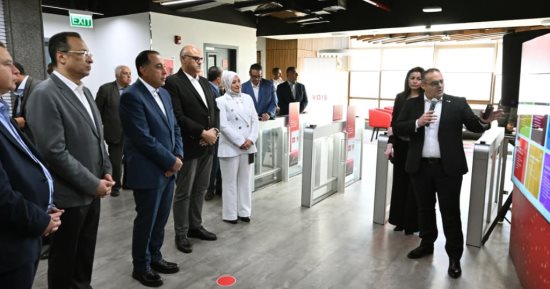 رئيس الوزراء يزور شركة فودافون للحلول الذكية «VOIS»