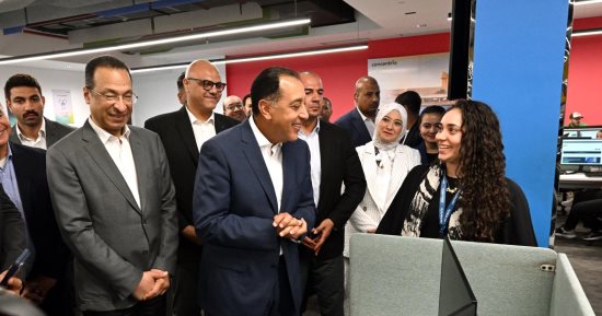 رئيس الوزراء يتفقد شركة «كونسنتركس - Concentrix» الأمريكية