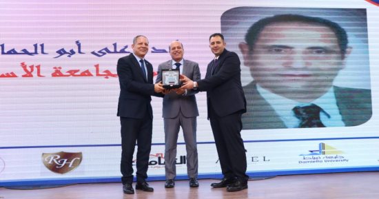 محافظ دمياط يشارك في مؤتمر علماء المستقبل بجامعة دمياط