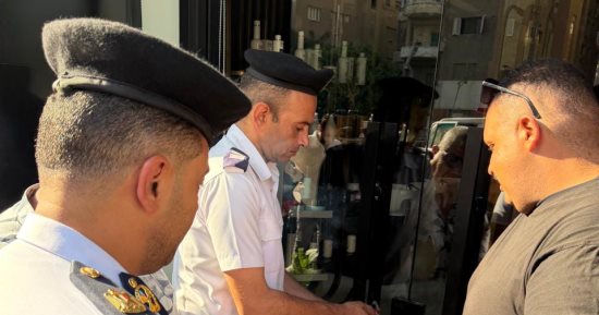 تشميع منشآت تعمل دون ترخيص خلال حملة مكبرة بحى العجوزة.. صور