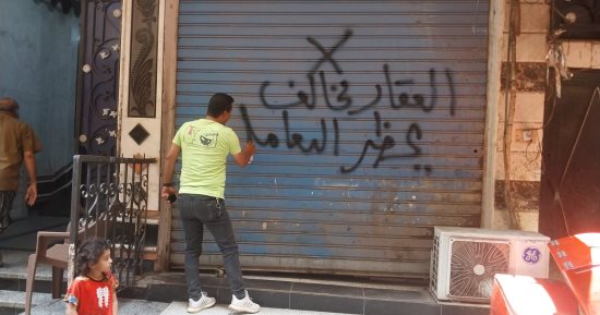 إنذارات على أبواب المخالفين.. حملات طرق الأبواب تتواصل فى بولاق الدكرور لاستكمال التصالح