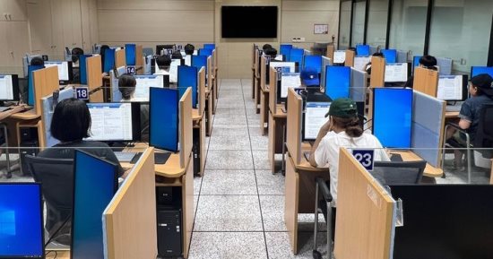 النظارات الذكية تتسبب فى مراجعة قواعد الامتحانات بكوريا الجنوبية