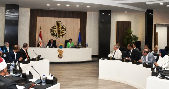 محافظ أسوان يترأس اجتماع المجلس الإقليمي للسكان