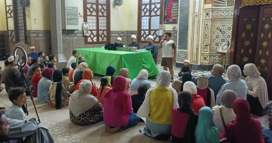تكريم أطفال البرنامج الصيفى بمسجد العارف بالله فى سوهاج