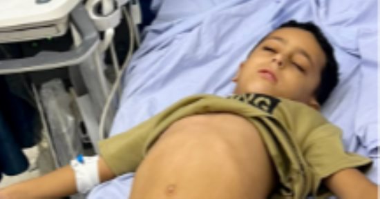 انقذوا صهيب قبل أن يخطفه المرض.. طفل في السادسة يصارع ورما سرطانيا ضخما يضغط على رئتيه.. والده يناشد إنقاذ ابنه الوحيد ومنحه فرصة للعلاج والحياة.. ويؤكد: حالته صعبة وتحتاج إلى تدخل سريع 