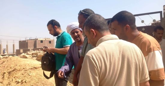 لجنة هندسية تبحث أسباب مشكلة تصدع منازل نجع السايح بالبصيلية