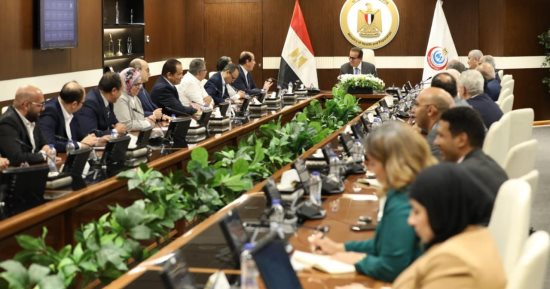 وزير الصحة يترأس الاجتماع الدوري لقيادات الوزارة لمتابعة سير العمل