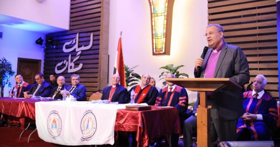 رئيس الطائفة الإنجيلية يشهد حفل تخرج كلية اللاهوت الخمسينية للعهد الجديد