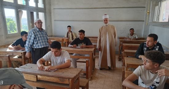 رئيس سوهاج الأزهرية يتفقد امتحانات الدور الثانى للشهادة الثانوية بالمراغة