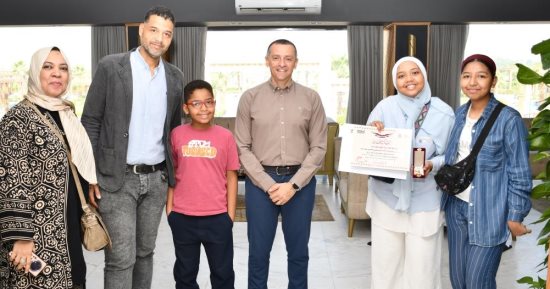 محافظ أسوان يكرم صاحب برونزية البطولة العربية