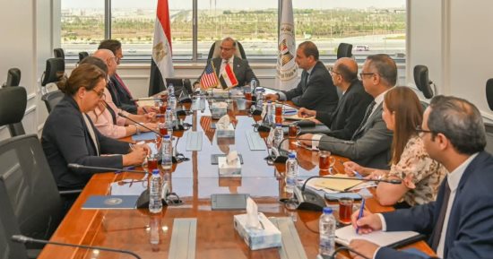 وزير الاستثمار والتجارة الخارجية يلتقي نائب مساعد وزير التجارة الأمريكي
