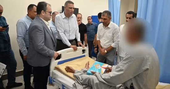 محافظ جنوب سيناء يتفقد مجمع الفيروز الطبي ويهنئ المرضى والعاملين بالمولد النبوي