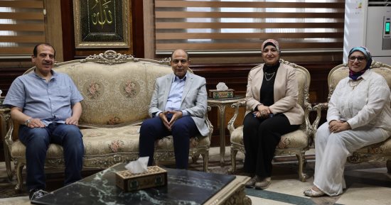 محافظ المنيا يلتقى نائب وزير الصحة لمتابعة مستوى الخدمات الصحية
