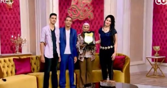 هبة عبد الفتاح تمنح درع الموهوبين للشقيقين حازم ومازن فى «جوهرة مصرية»