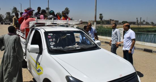محافظ أسيوط يستوقف سيارة ربع نقل وتروسيكل محملين بالأطفال بمنفلوط.. تفاصيل