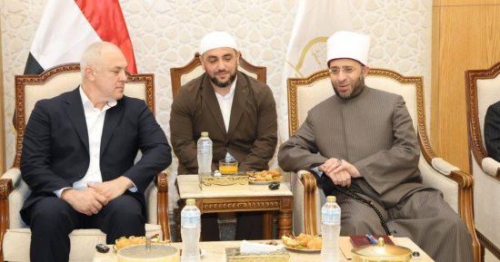 وزير الأوقاف يستقبل وفدًا من داغستان بمسجد مصر الكبير