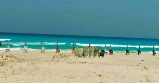 تعرف على الشواطئ الآمنة بمطروح في ظل ارتفاع الأمواج.. إجراءات أجهزة المحافظة تحد من حالات الغرق وتحافظ على السلامة.. إغلاق شواطئ البحر المفتوح وتوجيه المصطافين إلى الشواطئ الآمنة حتى انتهاء النوة
