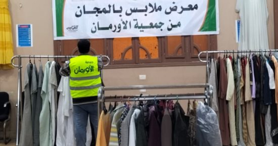 التحالف الوطنى يدخل البهجة على 23 ألف مواطن فى أسوان بمعارض ملابس مجانية