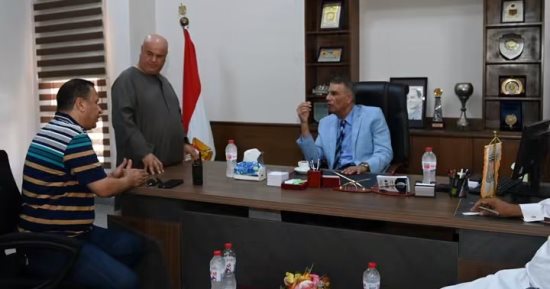 محافظ جنوب سيناء يستمع لمطالب أهالي وأصحاب الأنشطة السياحية بدهب