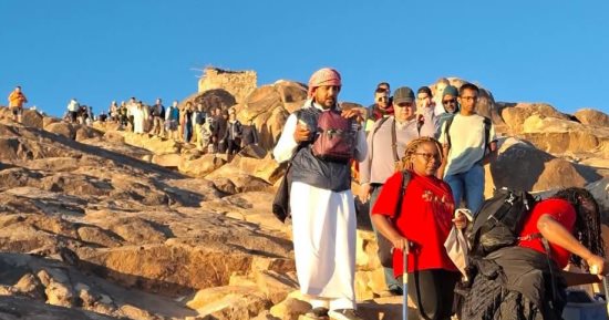 سانت كاترين تستقبل 450 سائحا وسط انتعاش السياحة الدينية والبيئية