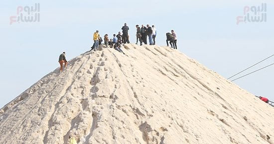 لقطات ساحرة من أوروبا الشرق.. جبل الملح ببورسعيد أيقونة جذب السياح
