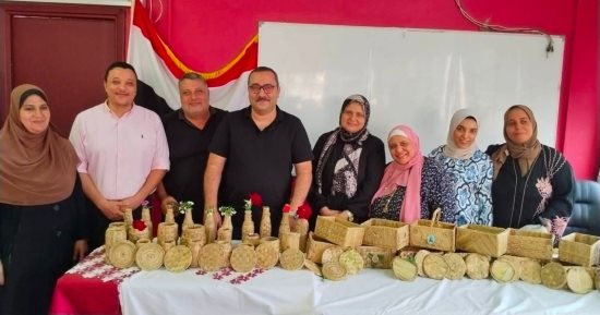 تدريب السيدات بكفر الشيخ للاستفادة من ورد النيل لإنتاج مشغولات فنية متميزة