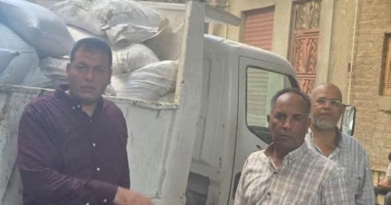 محافظ أسيوط: ضبط 6 أطنان سكر و50 كرتونة زيت غير صالحة للاستهلاك بديروط