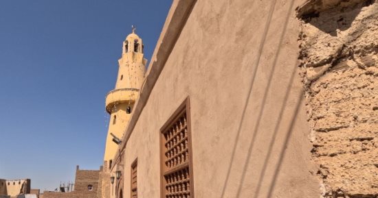 650 عامًا من العمارة الإسلامية.. المسجد العمري بإدفو يحكي أسرار  في أسوان