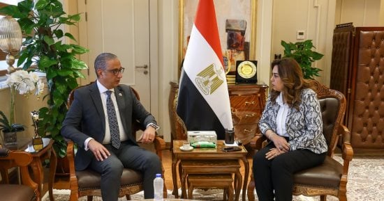 منال عوض تتابع مع محافظ الجيزة ومسئولى الهيئة الهندسية أعمال تطوير شارع جامعة الدول العربية