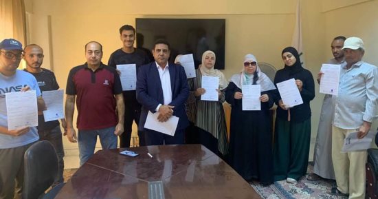 عمل جنوب سيناء تُسلّم عقود عمل لذوي الهمم للعمل بالمنشآت السياحية بشرم الشيخ