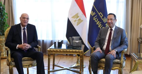 وزير الاتصالات ورئيس هيئة قضايا الدولة يشهدان توقيع بروتوكول تعاون