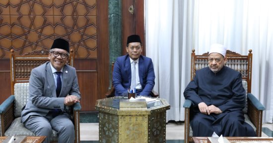 شيخ الأزهر يستقبل السفير الإندونيسي بالقاهرة لبحث سبل تعزيز التعاون المشترك
