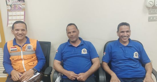 شجاعة طفل وبسالة رجال إسعاف بنى سويف.. طفل بقلب رجل أبلغ الإسعاف عن إصابة والده بسكتة دماغية على صحراوى بنى سويف.. مشرف العمليات ظل على الهاتف معه حتى وصول السيارة.. والسائق: شغلنا السرينة حتى يتعرف الطفل علينا